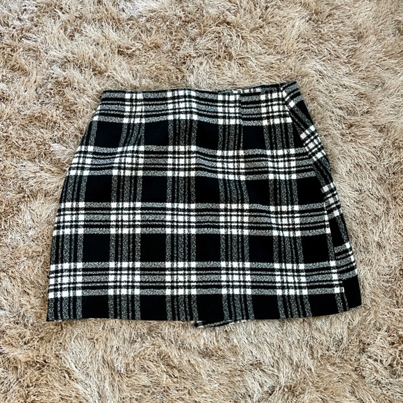 Abercrombie & Fitch Wool Mini Skirt, Black/White, 4, Gently Used - Picture 10 of 10